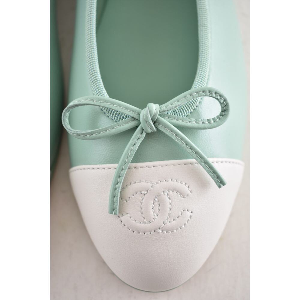 Chanel 26S Mint Green White Lambskin Leather CC Logo Ballet Ballerina Flat 38 - Picture 13 of 16
